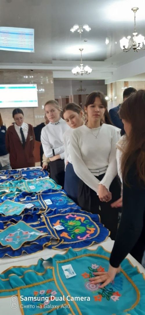 «Мөслим бизәкләре» күргәзмәсе эшли