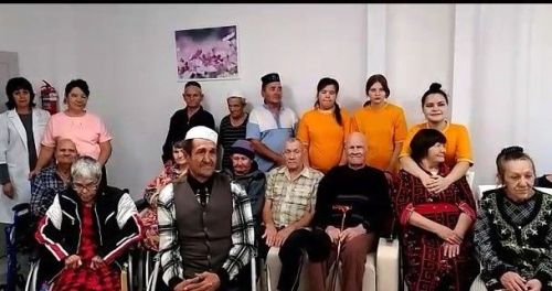 Волонтерлар әби-бабайлар белән очрашты