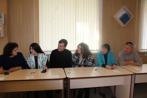 Сәнгать мәктәбе хезмәткәрләре китапханәдә «Аулак өй»дә