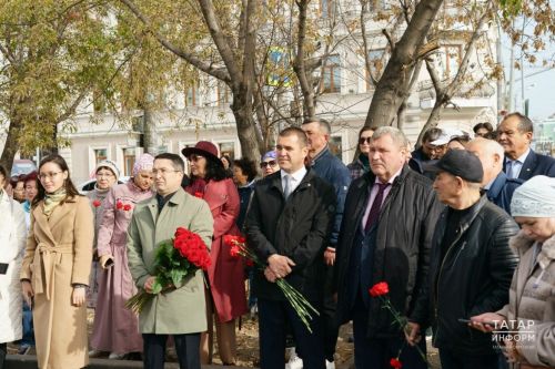 Казанда җырчы Зифа Басыйрова истәлегенә мемориаль такта ачылды