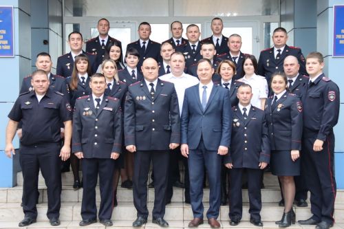 Бәйрәм белән, эчке эшләр органнары хезмәткәрләре!