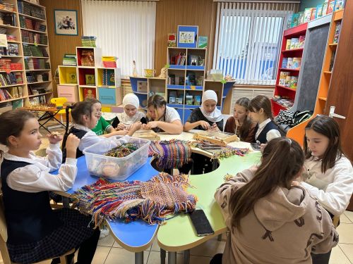 «Оста куллар» түгәрәге келәмнәр үрә