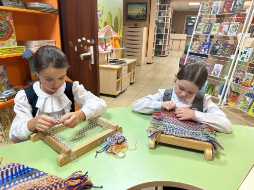 «Оста куллар» түгәрәге келәмнәр үрә