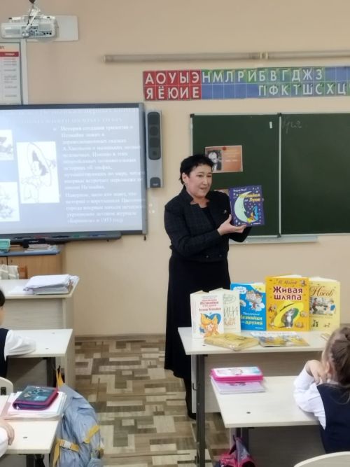Гимназиядә китапханә сәгате оештырылды