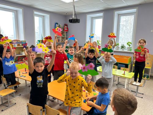Әниләргә бүләккә - эшләпәләр