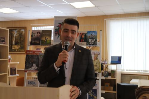 Әниләр көненә багышланган әдәби-музыкаль кичә үтте