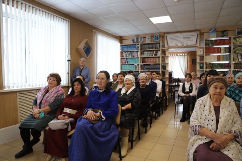 Әниләр көненә багышланган әдәби-музыкаль кичә үтте