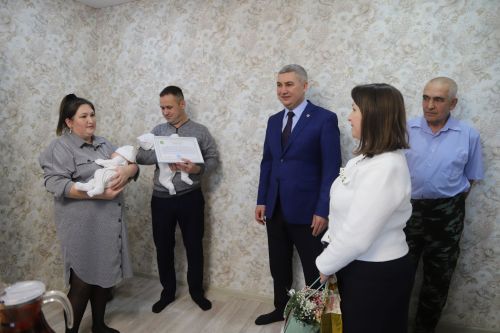 Кызлар янына - кызлар