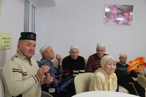 Картлар һәм инвалидлар интернат-йортына кунаклар килде