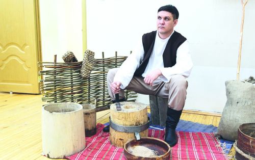 Тапкан – кияр ике ыштан...