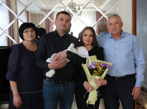 Төкле аягың белән, Милана!