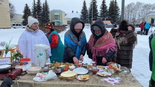 Кышны озату бәйрәме бара (Фоторепортаж)