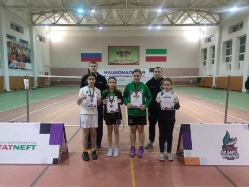 Бадминтончылар ярышты