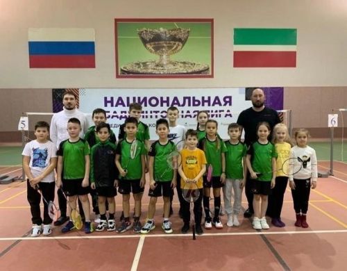 Бадминтончылар ярышты