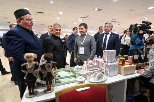 Рөстәм Миңнеханов Татар авыллары эшкуарларының XI бөтенроссия җыенында катнашты
