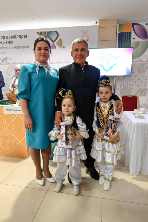 Рөстәм Миңнеханов Татар авыллары эшкуарларының XI бөтенроссия җыенында катнашты