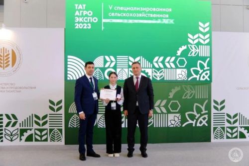 Халыкара күргәзмә эшендә катнашты