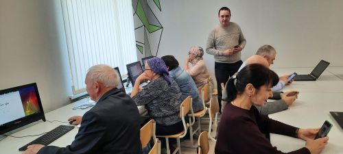 Өлкән яшьтәгеләр компьютерга өйрәнә