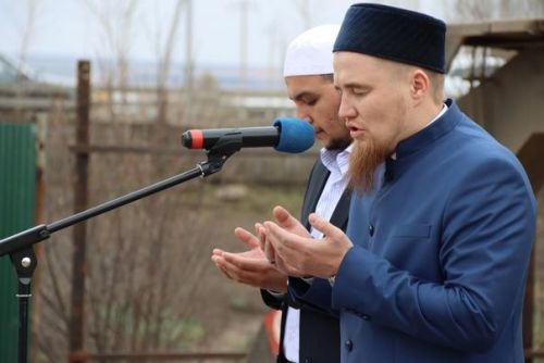 Яңа мәчет манарасына ай кую тантанасы (+фоторепортаж)