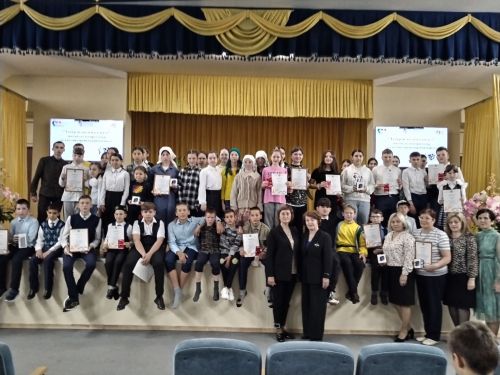 Мәктәп театр коллективларының муниципаль бәйгесенең финалы узды