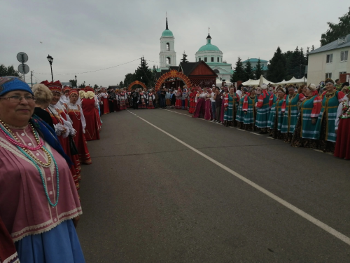 «Каравон» Бөтенроссия рус фольклоры фестивале узды