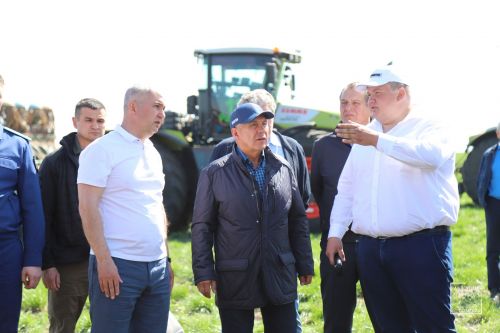 Рөстәм Миңнеханов чәчү барышына югары бәя бирде (+фоторепортаж)