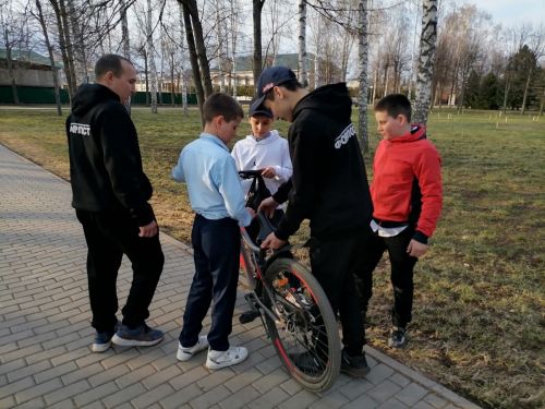«Форпост» яшьләр үзәге белгечләре дежур торалар