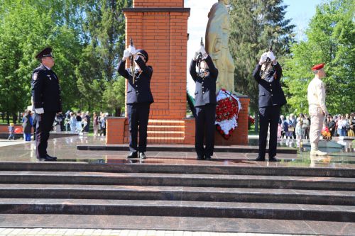 Җиңү бәйрәме венок салудан башланды(+фоторепортаж)
