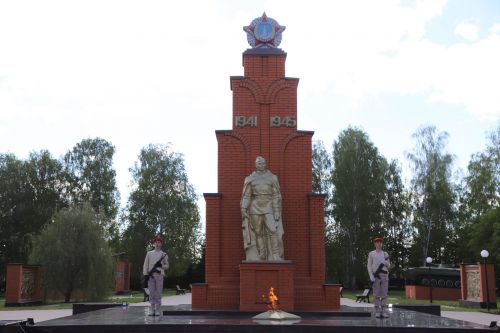 Җиңү бәйрәме венок салудан башланды(+фоторепортаж)