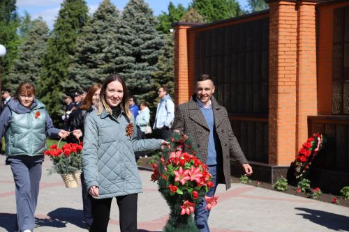 Җиңү бәйрәме венок салудан башланды(+фоторепортаж)