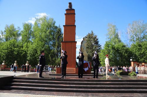 Җиңү бәйрәме венок салудан башланды(+фоторепортаж)