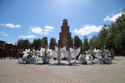 Җиңү бәйрәме венок салудан башланды(+фоторепортаж)