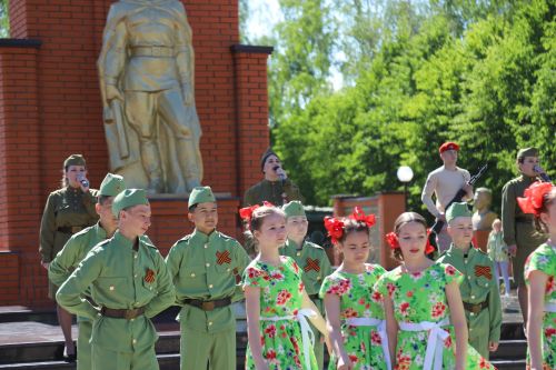 Җиңү бәйрәме венок салудан башланды(+фоторепортаж)
