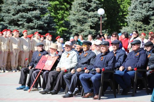 Җиңү бәйрәме венок салудан башланды(+фоторепортаж)