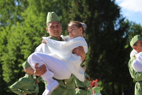 Җиңү бәйрәме венок салудан башланды(+фоторепортаж)