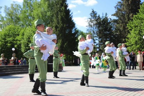 Җиңү бәйрәме венок салудан башланды(+фоторепортаж)