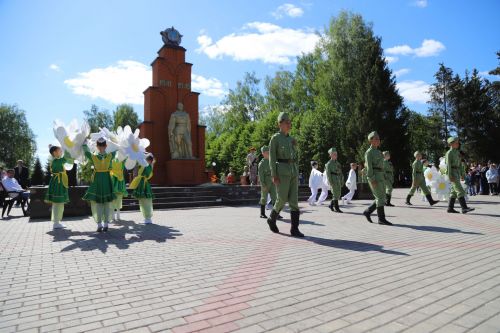 Җиңү бәйрәме венок салудан башланды(+фоторепортаж)