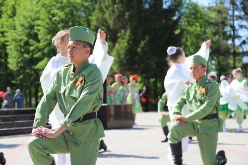 Җиңү бәйрәме венок салудан башланды(+фоторепортаж)