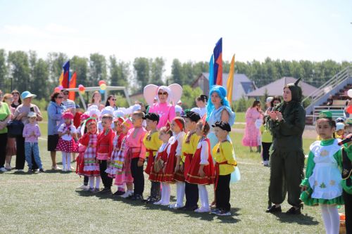 Балаларны яклау көне (фоторепортаж)