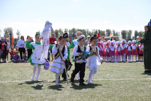 Балаларны яклау көне (фоторепортаж)
