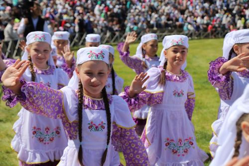 Сабантуенда алдынгы балалар хөрмәтләнде
