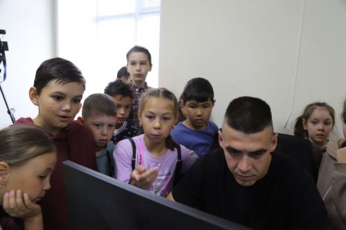 Безгә кунакка балалар килде