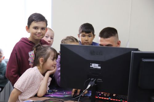 Безгә кунакка балалар килде