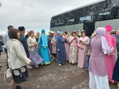 «Ак калфак» оешмасы - Мөслимдә