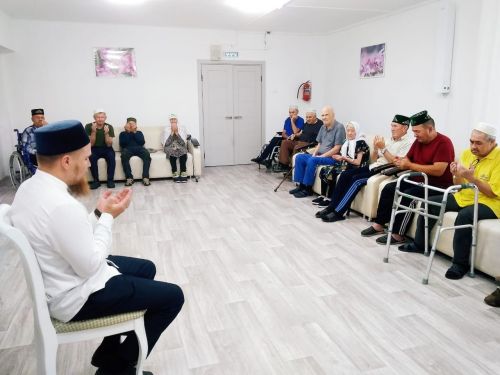 Картлар һәм инвалидлар интернат-йортында очрашу