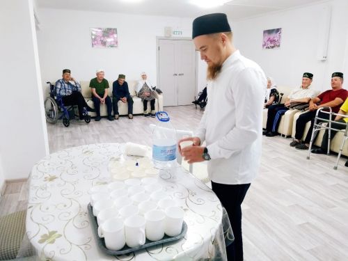 Картлар һәм инвалидлар интернат-йортында очрашу