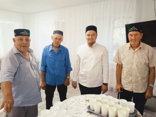 Картлар һәм инвалидлар интернат-йортында очрашу