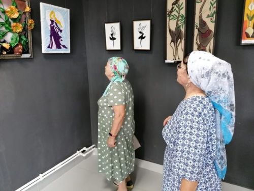 “Күңелем дөньясы” исемле күргәзмә эшли (фоторепортаж)