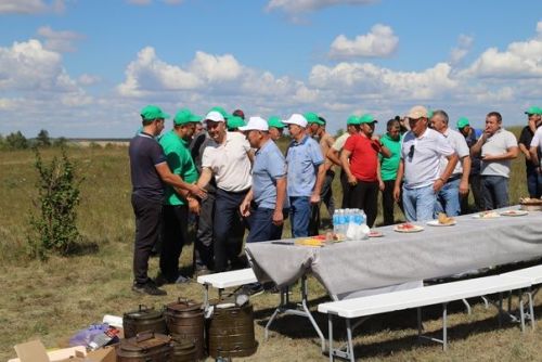 Марат Әхмәтов урып-җыю эшләре белән танышты