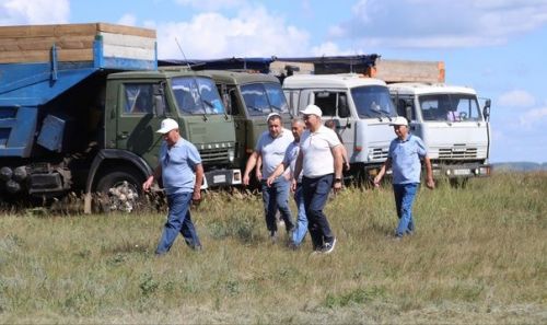 Марат Әхмәтов урып-җыю эшләре белән танышты